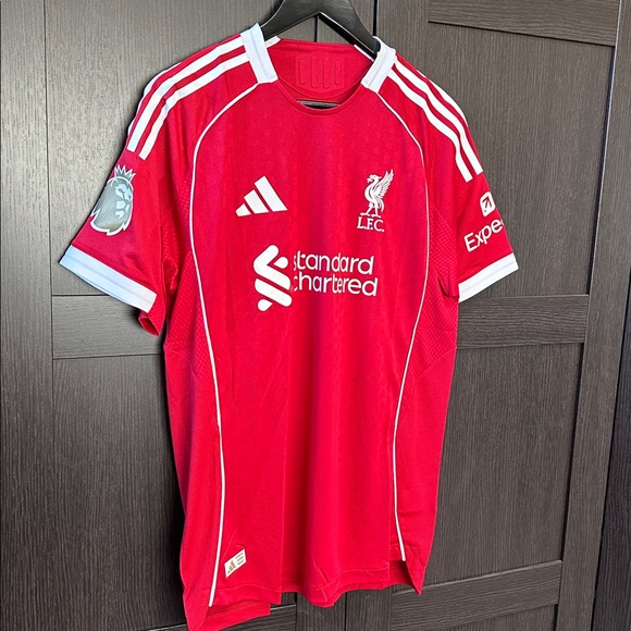 Alexander Isak Liverpool adidas 2025/26 Home Authentic Player Jersey - Red - Picture 4 of 5